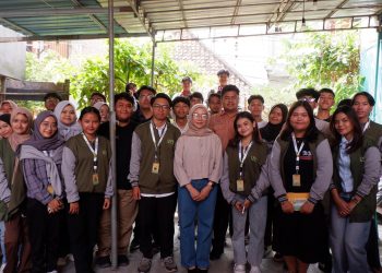 Sosialisasi Branding Konten: Mahasiswa KKN Bela Negara SDGs 2025 UPN Veteran Jawa Timur Kelompok 02 Ajak Karang Taruna Kampung Kawak Kenali Identitas Digital