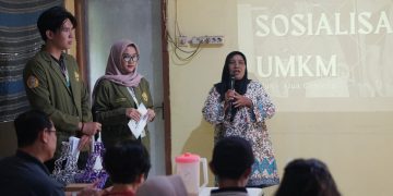 Sinergi Mahasiswa KKN Kelompok 1 UPN “Veteran” Jawa Timur dan Warga: Pemberdayaan UMKM dan Aksi Bersih-Bersih di Alun-Alun Contong